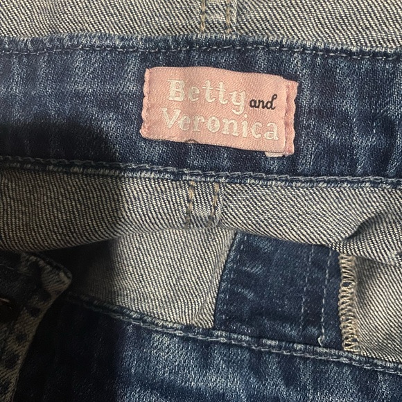 Betty & Veronica Denim Overalls with short cut - Picture 7 of 10